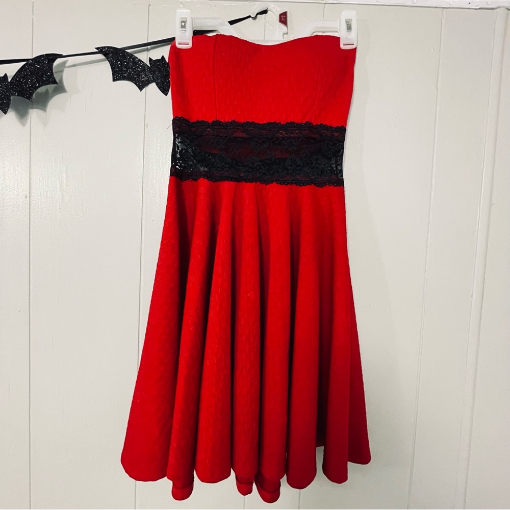 Women’s Red Wild Daisy Strapless Dress